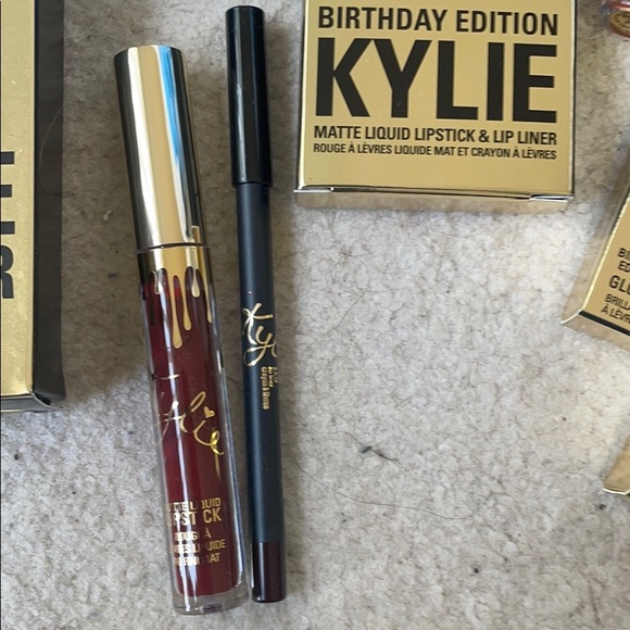 Kylie Cosmetics Birthday Edition - Picture 4 of 6
